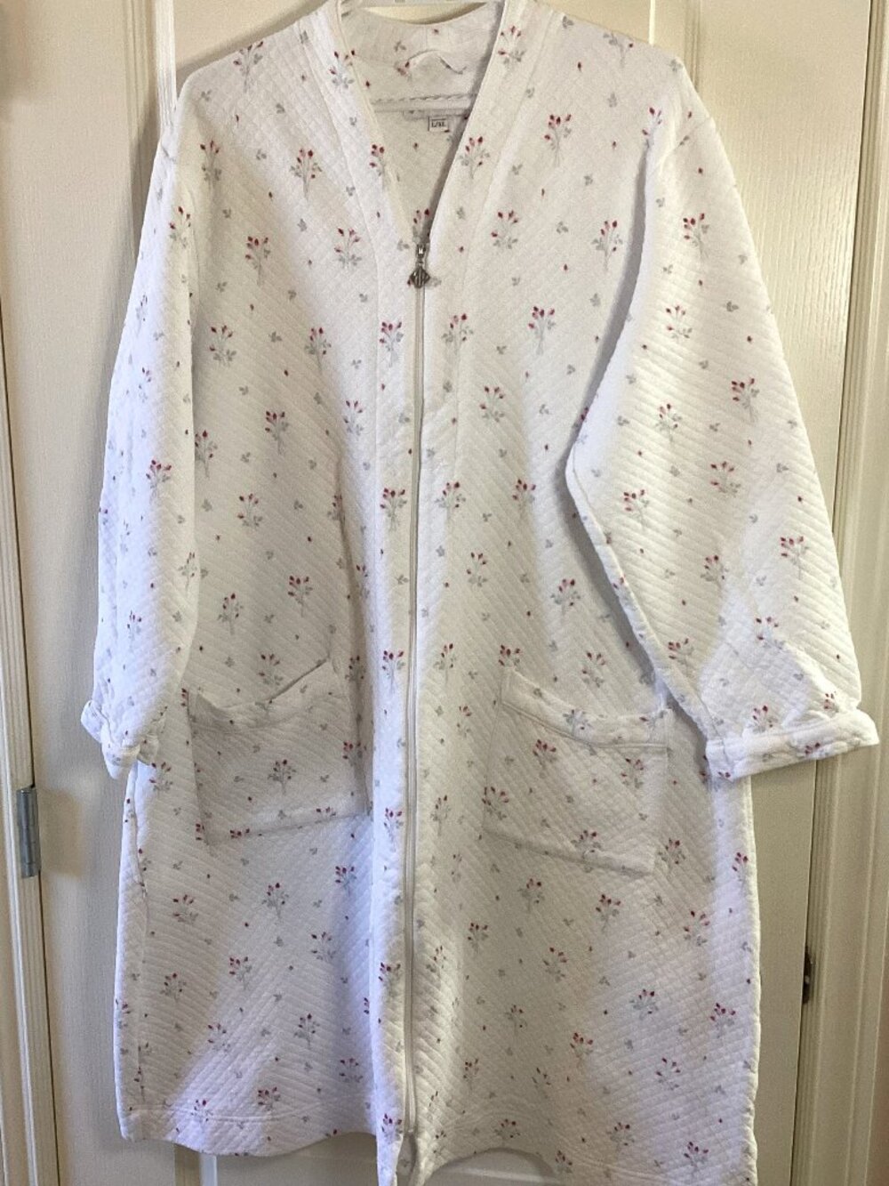 Eileen West Women's Summer Bathrobe White Floral Front Zip Size L/XL